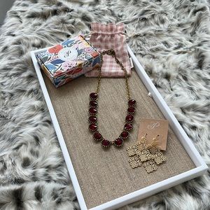 Plunder, gold necklace and earrings necklace with red gemstones